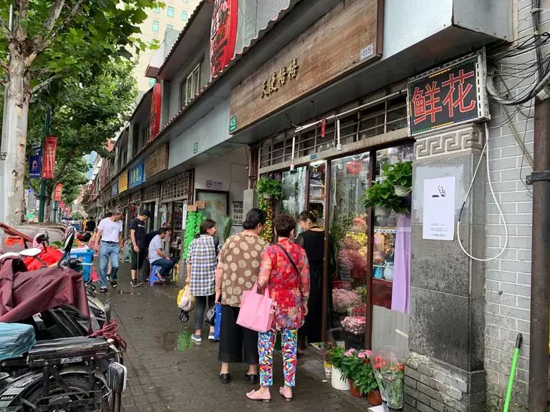 去花鸟市场买宠物_花鸟市场宠物店_买宠物去花鸟市场还是宠物店/