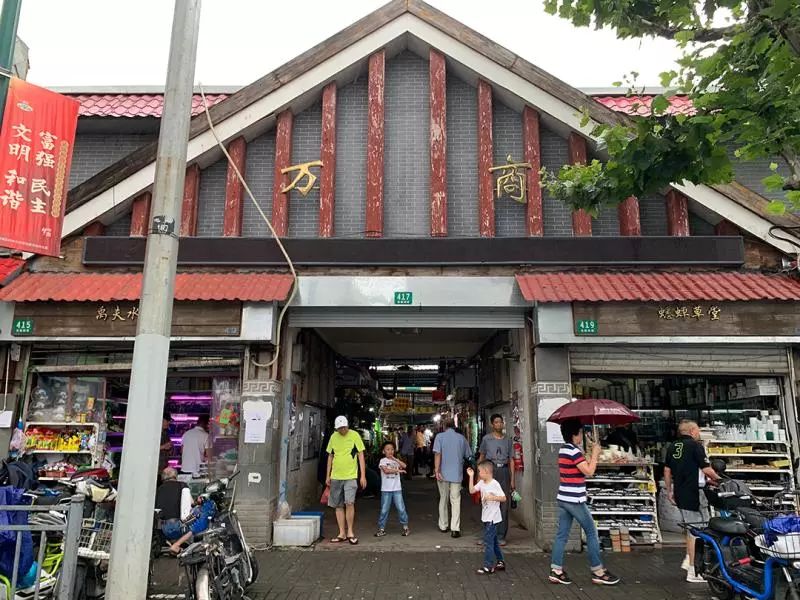 买宠物去花鸟市场还是宠物店_去花鸟市场买宠物_花鸟市场宠物店/